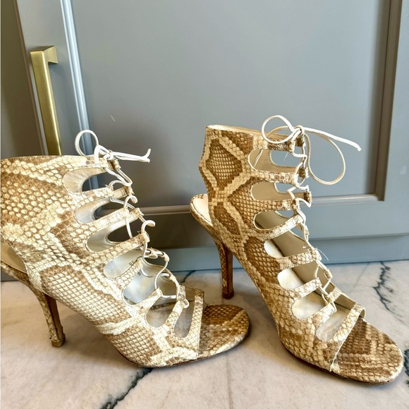 Via Spiga genuine snakeskin size 9 lace up bootie - Picture 3 of 5